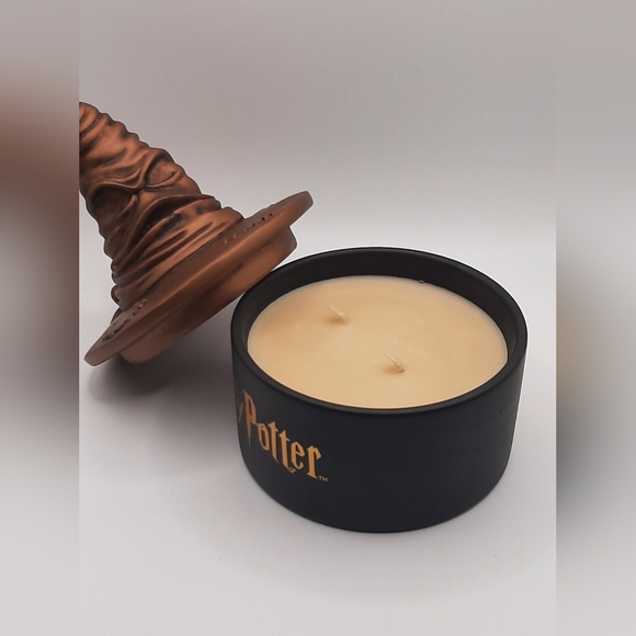 Harry Potter Sorting Hat Candle - Charmed Aroma - Picture 3 of 5